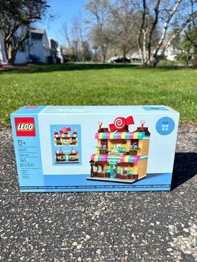 Lego candy store building set *limited edition*